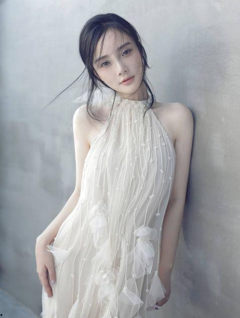 爆料娱乐圈李小露是谁,揭秘李小露的真实身份